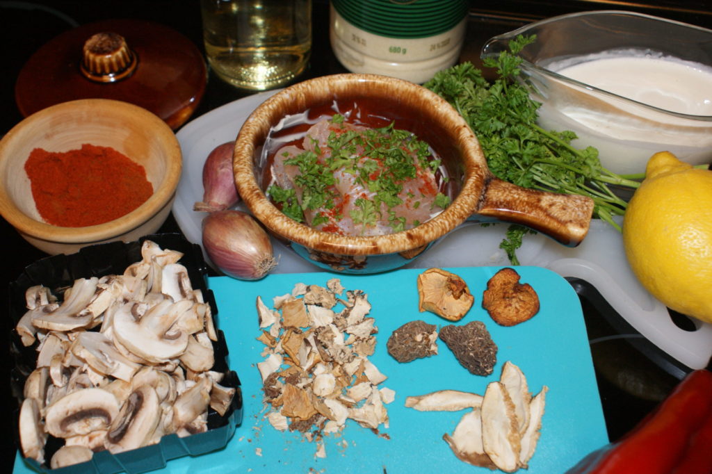 Ingredients for making burbot in mushroom sauce.