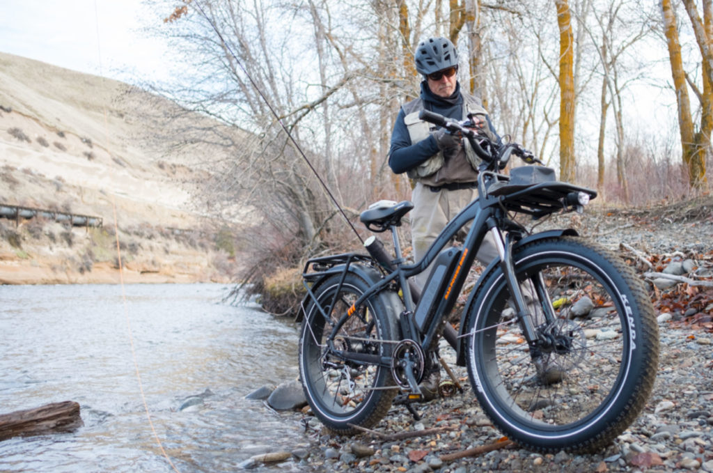 E-bikes can be equipped with plenty of accessories, such as front and back racks, a headlight and more.