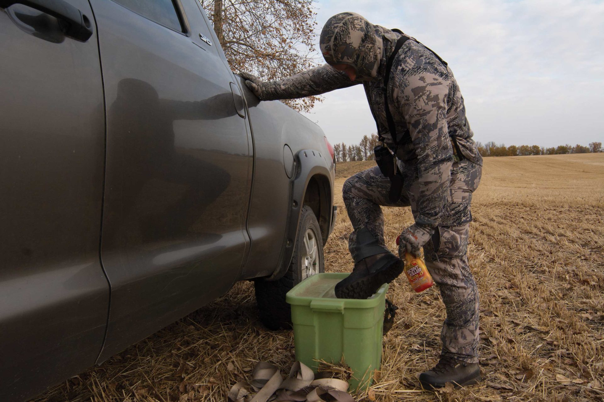 It’s important to keep you and your decoys free from unnatural scents.